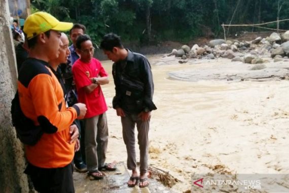 Sukajaya Bogor Kembali Diterjang Banjir-Longsor, Puluhan Rumah Rusak - JPNN.COM