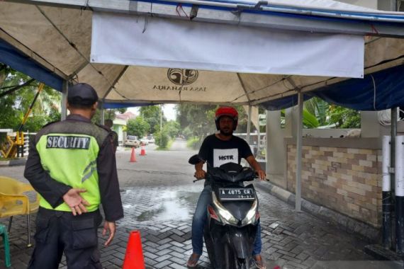 Warga Perumahan di Kota Serang Buat Gardu Disinfektan Otomatis - JPNN.COM