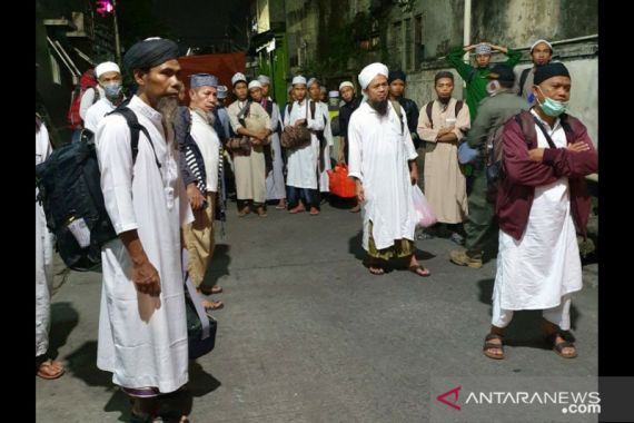 183 Jemaah Masjid Kebon Jeruk Pindah ke RS Darurat Corona - JPNN.COM