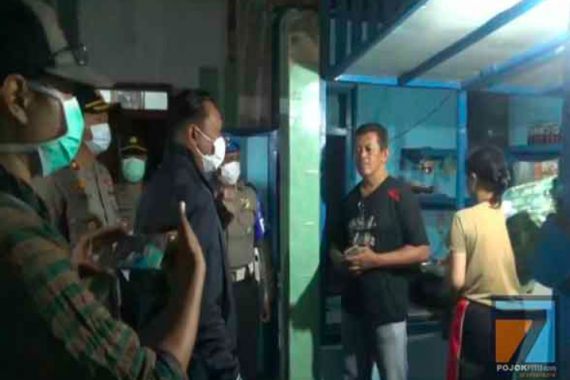 Ini Hukuman untuk 19 Orang Masih Doyan Nongkrong di Warung Kopi - JPNN.COM