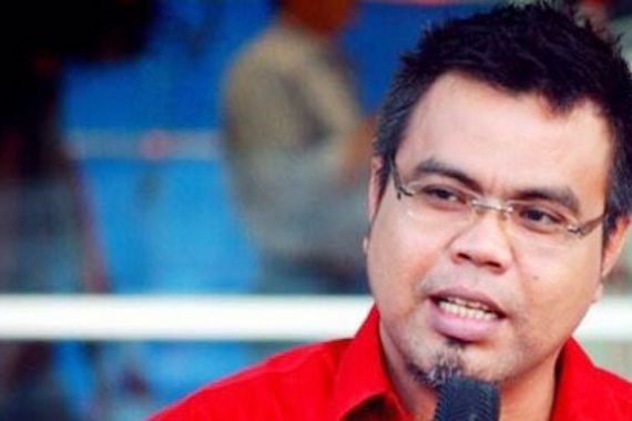 Abdel Achrian Sebut Ada 10 Makam di Depan Rumahnya - JPNN.COM