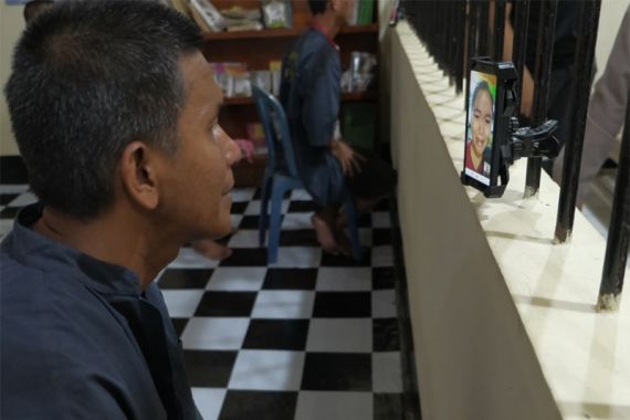 Wabah Corona, Polres Payakumbuh Menerapkan Besuk Online untuk Pengunjung Tahanan - JPNN.COM