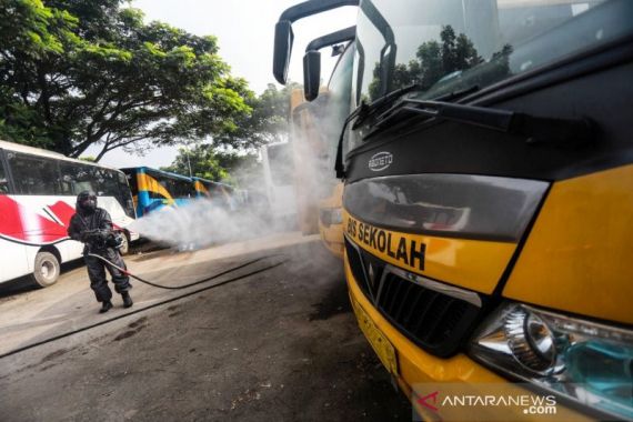 Saat Terminal Cicaheum Bandung Disesaki Deretan Bus - JPNN.COM