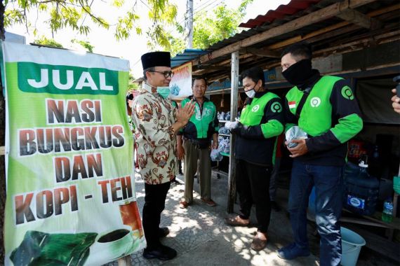 Gandeng Warung Rakyat, Bupati Azwar Anas Sediakan Kupon Makan Buat Pekerja Informal - JPNN.COM
