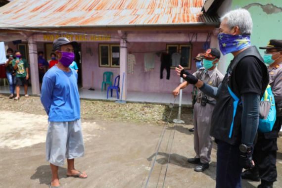 Ganjar Datang ke Desa Kecil Itu, Ada 14 Perantau dari Jakarta Menyambutnya Hangat - JPNN.COM