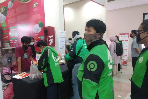 Masyarakat Antusias Belanja ke Toko Tani Indonesia Center Kementan Pasar Minggu - JPNN.COM