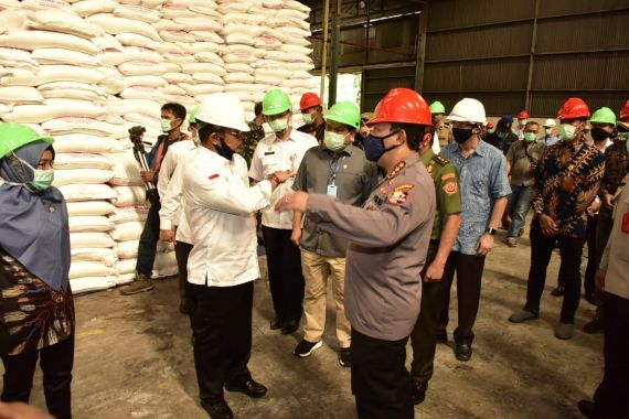 Mentan Syahrul Yasin Limpo Cek Stok Pabrik Gula di Cilegon - JPNN.COM