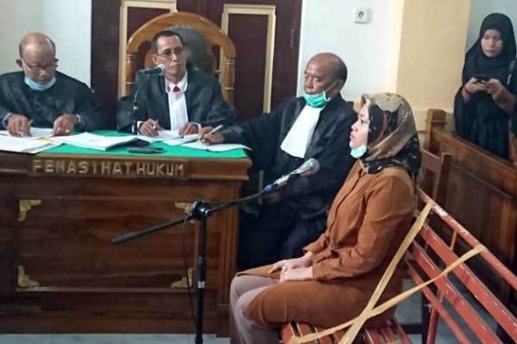 Putri Hakim Jamaluddin: Saya Mohon kepada Majelis Hakim Agar Terdakwa Dihukum Mati - JPNN.COM