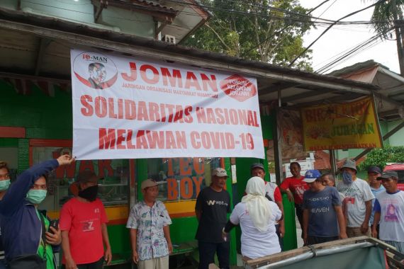 Forum Relawan Jokowi Salurkan Makanan Gratis dan Penyemprotan Disinfektan - JPNN.COM