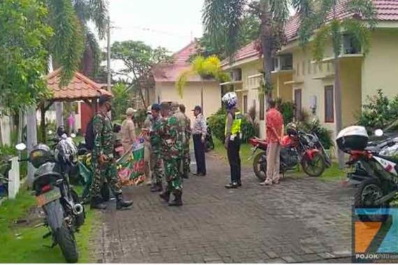Hotel Kecil itu Dijaga Ketat TNI-Polri, Terlihat Perawat dan Satgas Covid-19 Sibuk di Dalam - JPNN.COM
