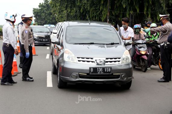 Titik Pemeriksaan PSBB di Jakarta Dikeluhkan Warga - JPNN.COM