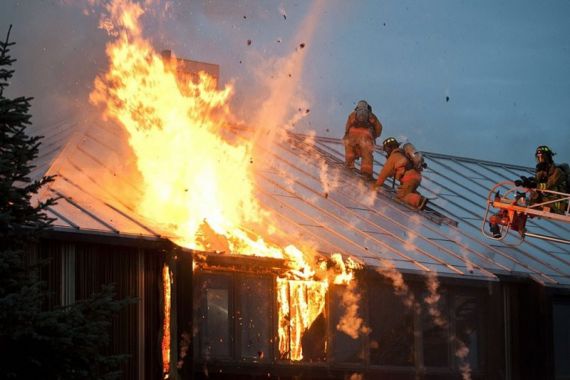 Permukiman Padat di Taman Sari Terbakar, Puluhan Rumah Hangus - JPNN.COM