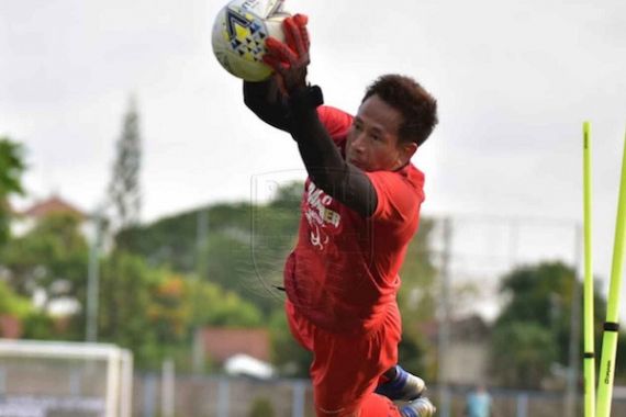 Final Piala Menpora: Kiper Persib Siap Bayar Kesalahan di Leg Pertama - JPNN.COM