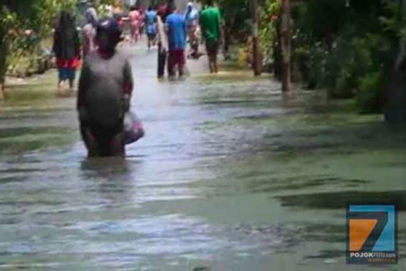 Tolong, Ada Ratusan Warga Kebanjiran - JPNN.COM