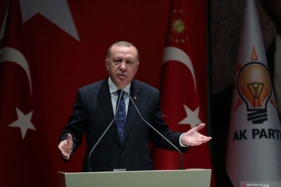 Manfaatkan Posisi di NATO, Erdogan Desak Swedia Perangi Musuh Turki - JPNN.COM