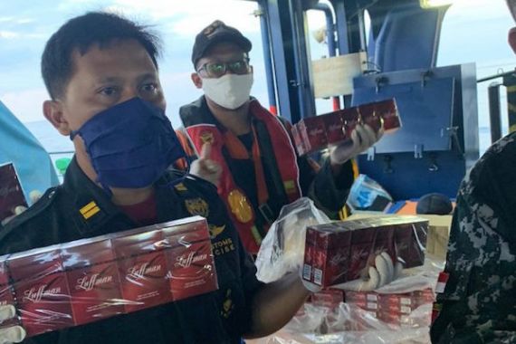 Bea Cukai Gagalkan Penyelundupan Jutaan Batang Rokok Ilegal ke Aceh - JPNN.COM