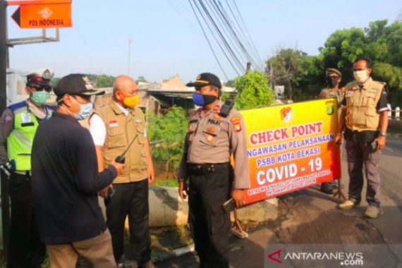 PSBB Bekasi: Ratusan Polisi yang Patroli Akan Tindak Tegas yang Melawan - JPNN.COM