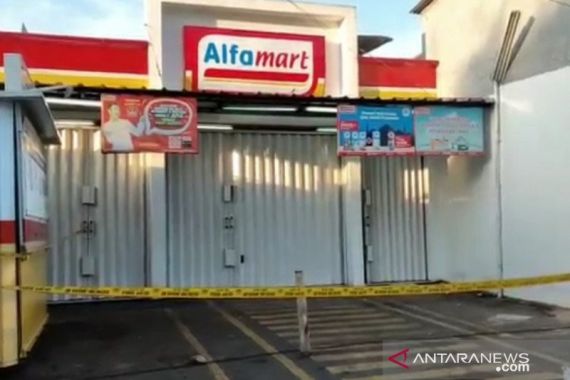Perampok Alfamart di Duren Sawit Ditembak Mati - JPNN.COM