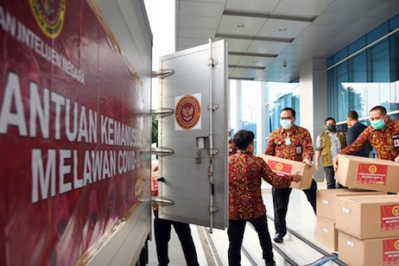 BIN Serahkan Bantuan Alkes dan Obat-Obatan ke Gugus Tugas Penanganan COVID-19 - JPNN.COM