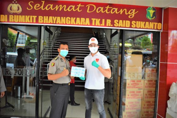 Yukata Salurkan Bantuan APD ke RS Polri dan RS Bhayangkara Brimob - JPNN.COM