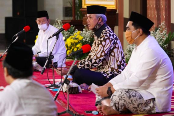 Kami Mengetuk Pintu Langit, Ampuni Kami ya Allah - JPNN.COM