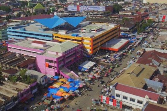 Salah Satu Penularan Corona di Pasar Raya Padang Diduga Terjadi saat Makan Siang - JPNN.COM