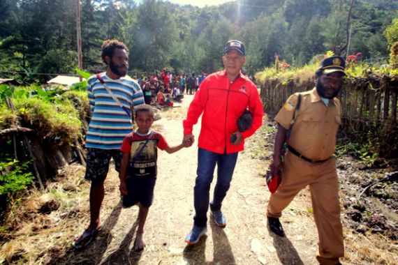 Komarudin Watubun Ungkap Pendekatan Terbaik untuk Papua - JPNN.COM