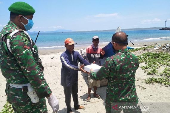 Pelda TNI Sugianto Temui Para Nelayan, Pawang Surya Ucapkan Terima Kasih - JPNN.COM