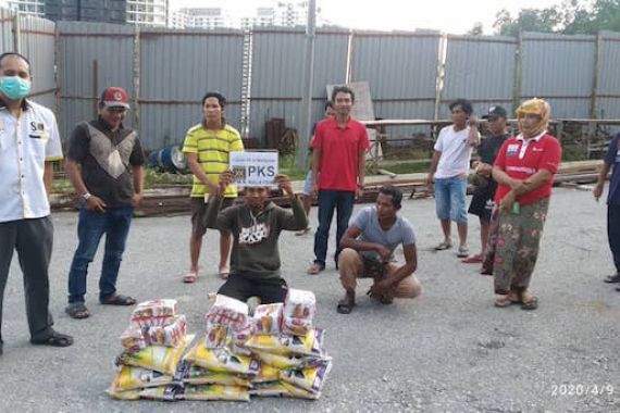 Hidayat Nur Wahid Bantu PMI Terisolasi di Malaysia - JPNN.COM