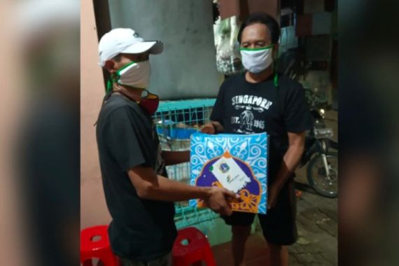 Laporan untuk Pak Anies: Warga DKI Bertengkar karena Pembagian Paket Sembako tak Adil - JPNN.COM