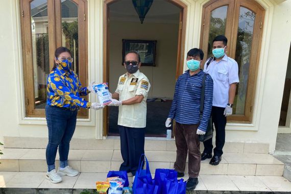 Syarief Hasan Bagikan Ribuan Paket Sembako Buat Warga Bogor dan Cianjur - JPNN.COM