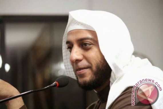 Syekh Ali Jaber: Alhamdulillah Hanya di Tangan, Bukan di Leher, Sampai Patah Pisaunya - JPNN.COM