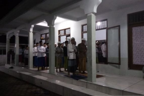 Santri Ponpes Mahfilud Dluror Mulai Puasa Ramadan Besok, Malam Ini Salat Tarawih - JPNN.COM