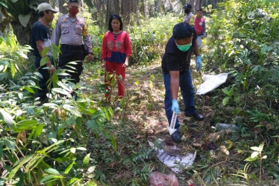 Seorang Pria Tewas Dihantam Batu Sekarung, Kondisinya Sangat Mengenaskan - JPNN.COM