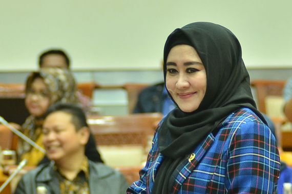 Warga Kelaparan di Tengah Wabah Corona, Uni Lisda Sentil Kemensos - JPNN.COM