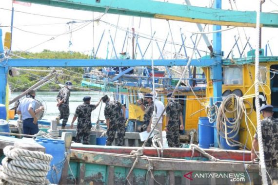 KKP Tangkap Dua Kapal Nelayan Vietnam saat Mencuri Ikan di Laut Natuna Utara - JPNN.COM