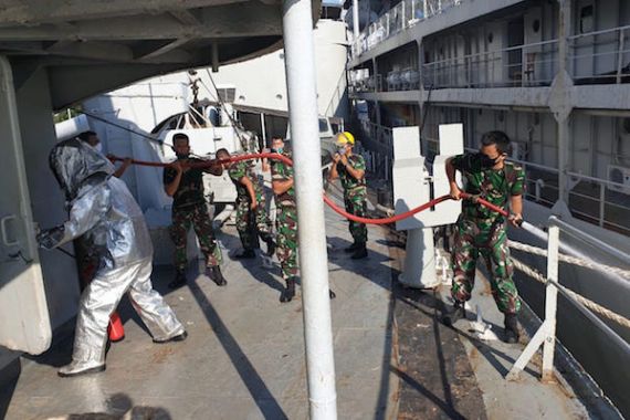 Personel Kapal Perang TNI AL Tiba-tiba Dikejutkan dengan Alarm Tanda Bahaya - JPNN.COM