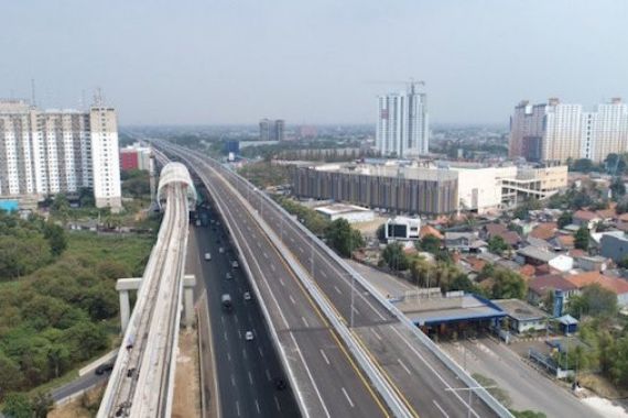 Penjelasan Hendra Damanik Tentang Kondisi Lalu Lintas Malam Ini di Gerbang Tol Cikampek - JPNN.COM