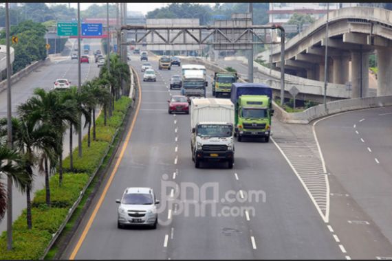 2 Hari Jelang Larangan Mudik, Sudah 52 Ribu Kendaraan Keluar Jakarta - JPNN.COM