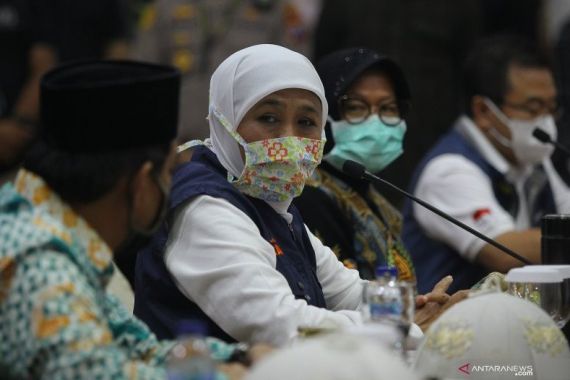 Klaster Sampoerna Mulai Mengganas, Khofifah Sesalkan Kelambatan Dinkes Kota Surabaya - JPNN.COM