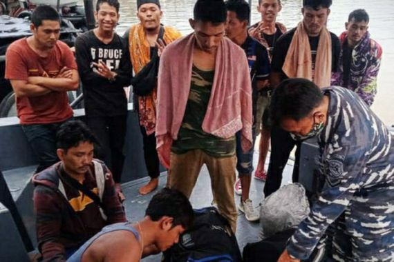 TNI AL Amankan Perahu yang Mengangkut 20 TKI Ilegal dari Malaysia - JPNN.COM