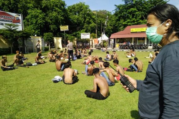 80 Remaja di Padang, Termasuk 1 Perempuan, Berbuat Terlarang, Begini Akhirnya - JPNN.COM