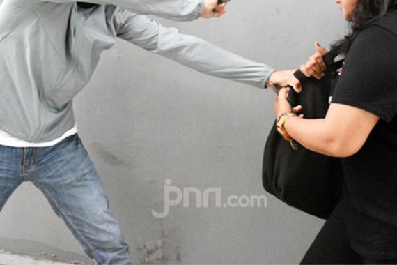 Viral Aksi Penjambretan Kalung Emas Milik Bocah di Kebagusan, Polisi Bergerak - JPNN.COM