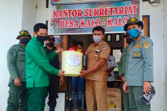 Patut Ditiru, Para Pegawai BKSDA Sultra Kumpul Dana untuk Bantu Warga Sekitar Hutan - JPNN.COM