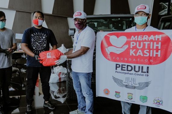 Aksi PSSI Pers Bergerak Salurkan Bantuan Sembako dan APD dari MPKF - JPNN.COM