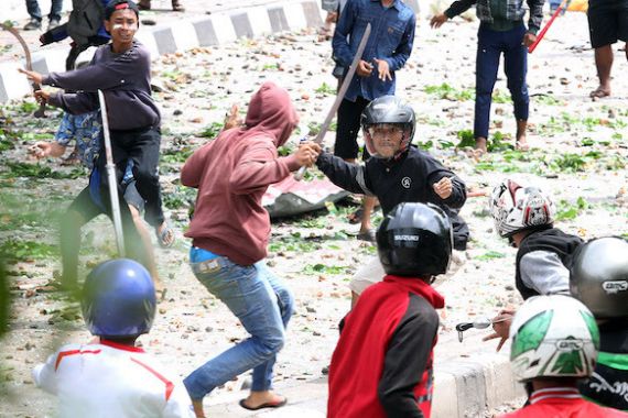 Pandemi Corona, Belasan Warga Tangerang Selatan Malah Tawuran - JPNN.COM