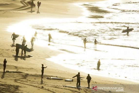 Mereka Ceria Berhamburan ke Pantai, Kapan Kita Boleh Main lagi ke Ancol, Kuta, Anyer - JPNN.COM