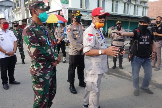 Bupati Ingatkan Jangan Remehkan Corona, Pasar Takjil Dadakan pun Dibubarkan - JPNN.COM