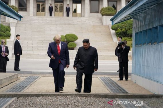 Tiba-Tiba Trump Terdiam saat Ditanya soal Kim Jong Un - JPNN.COM