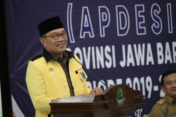 Kang Emil Lantik DPD Apdesi Jabar 2019-2024 - JPNN.COM